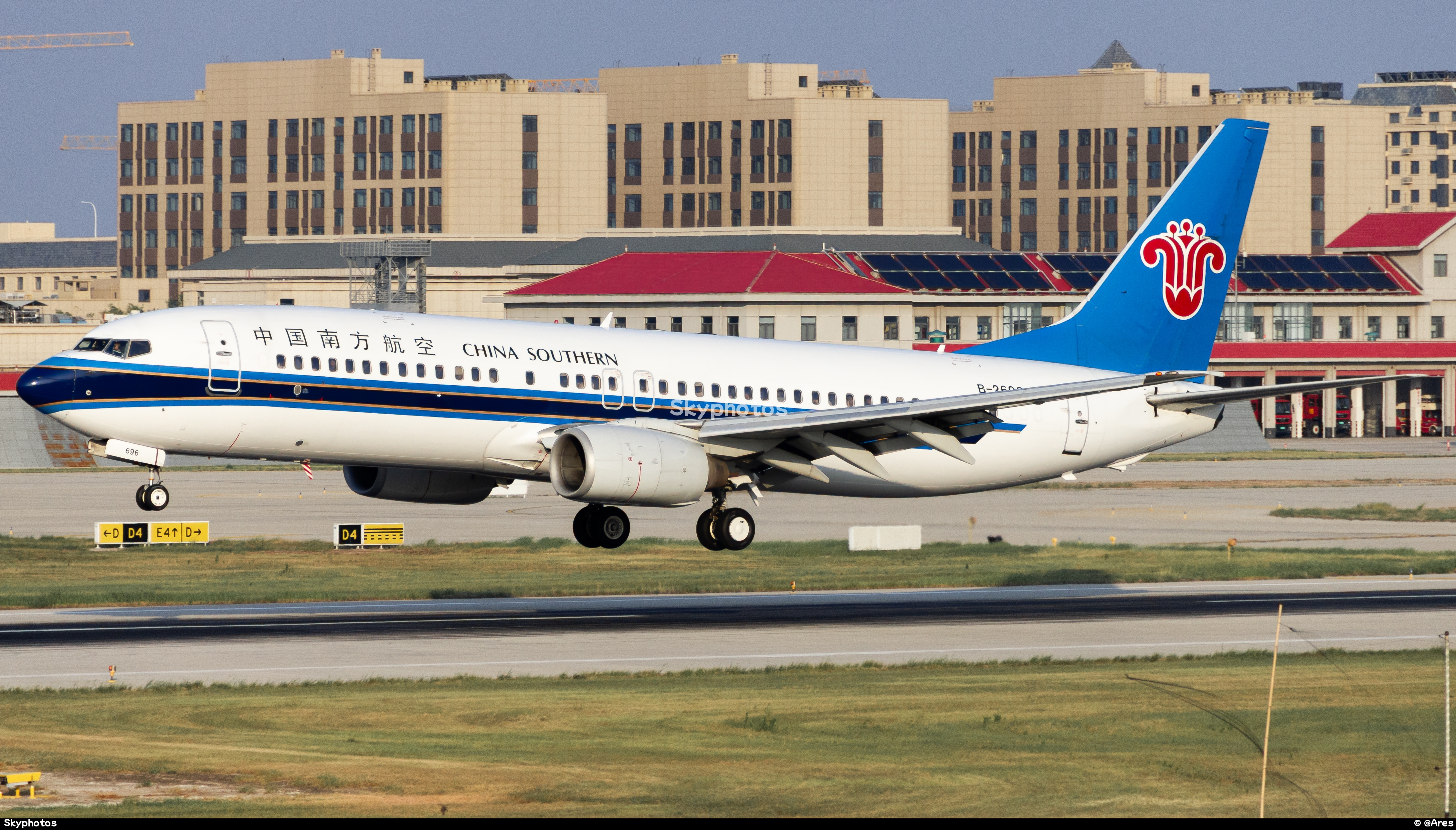 中国南方航空 B737-81B at 青岛胶东国际机场